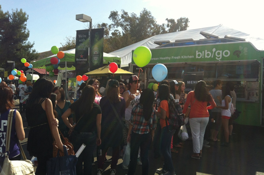 Fans lining up for bibigo at the K-CON 2012 Festival